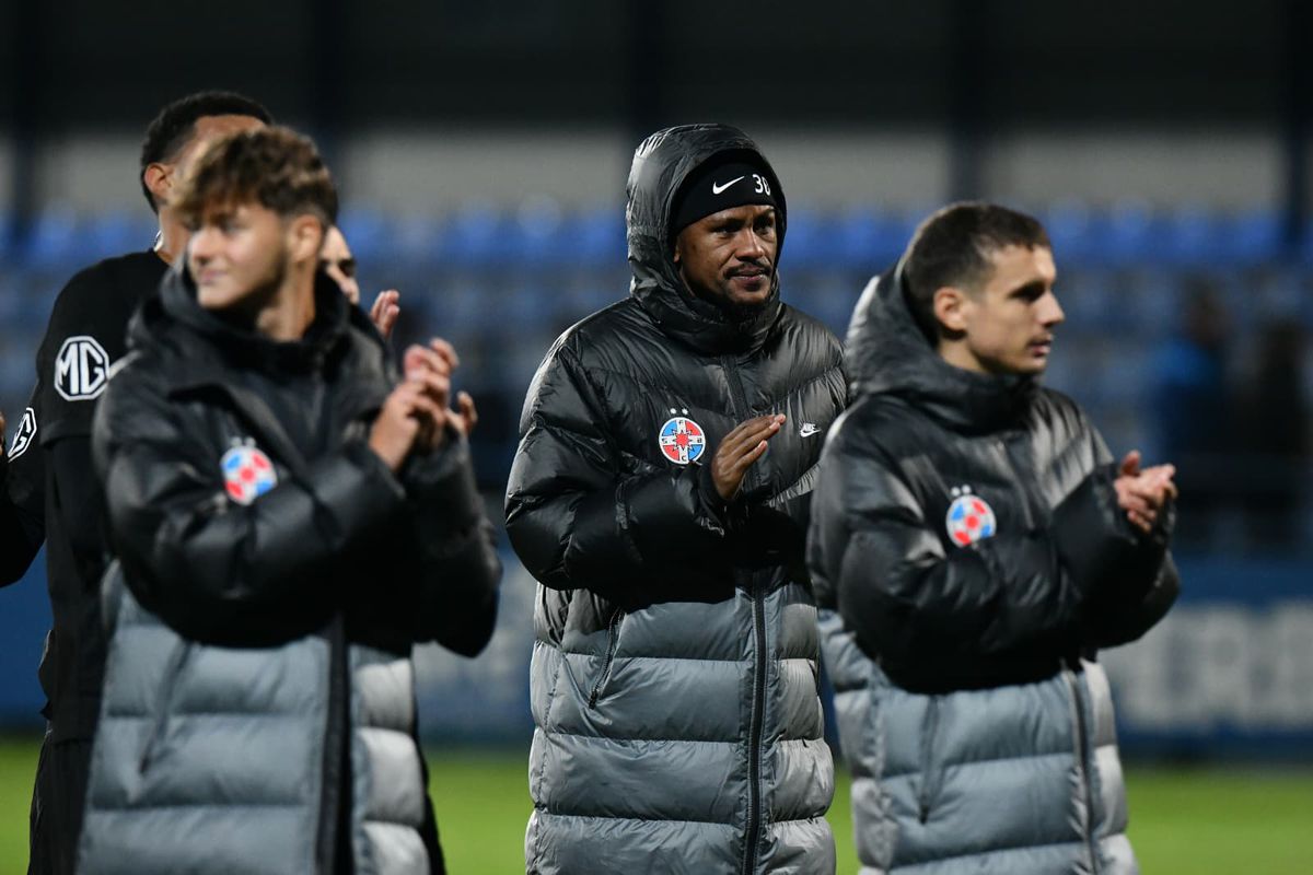 Ce s-a întâmplat pe gazon după Farul - FCSB