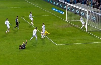 Erori în lanț » David Miculescu a înscris în Farul - FCSB după o fază încâlcită