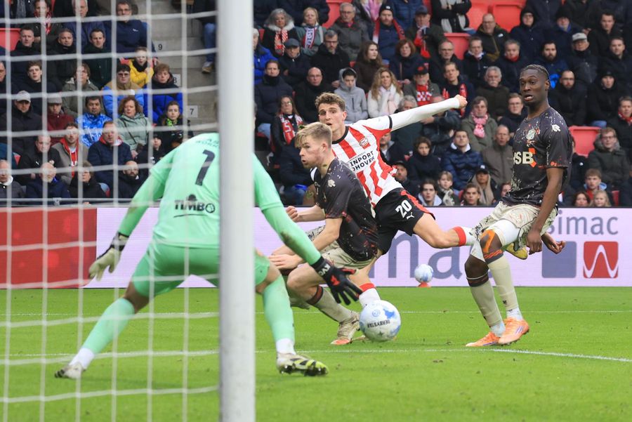Cu Dennis Man odihnit, PSV s-a distrat în fața lui Volendam » Reporterii GSP au asistat la meci din tribunele Philips Stadion