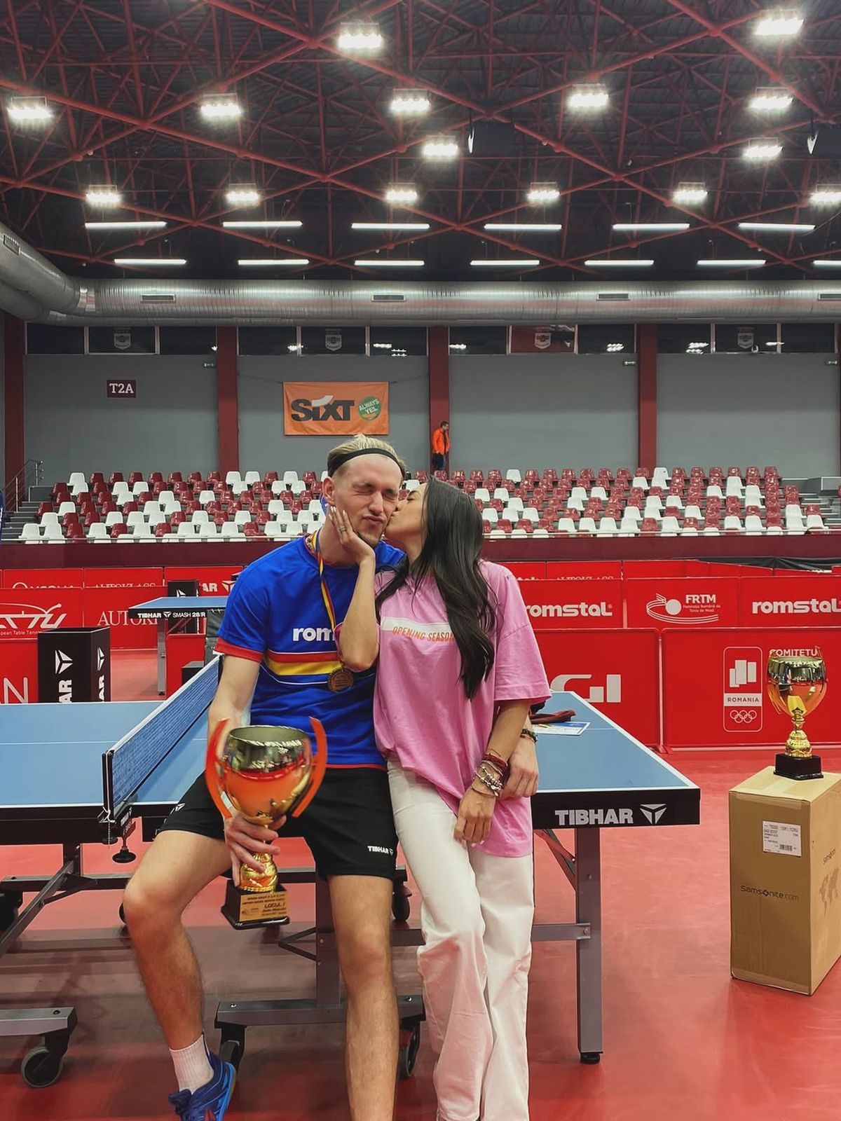 Larisa Iordache și soțul ei, părinți ai unei fetițe