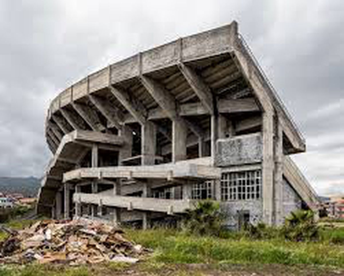 „Apocalipsa lumii fotbalului” » S-au speriat când au intrat pe cel mai terifiant stadion din lume. Încă se joacă meciuri aici