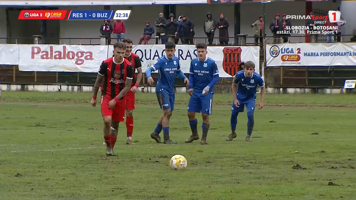 Mai rău ca la amatori » Încă un meci de Liga 2 jucat pe „câmp”: imagini SCANDALOASE