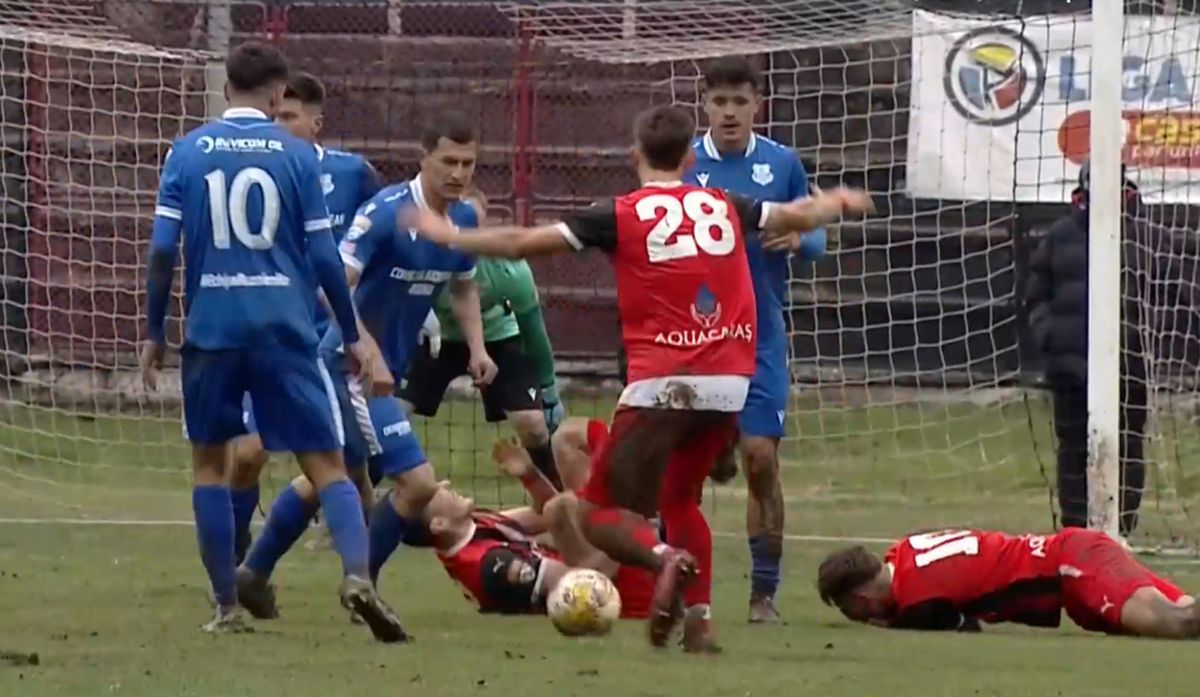 Gazonul de la Reșița - Metalul Buzău, execrabil