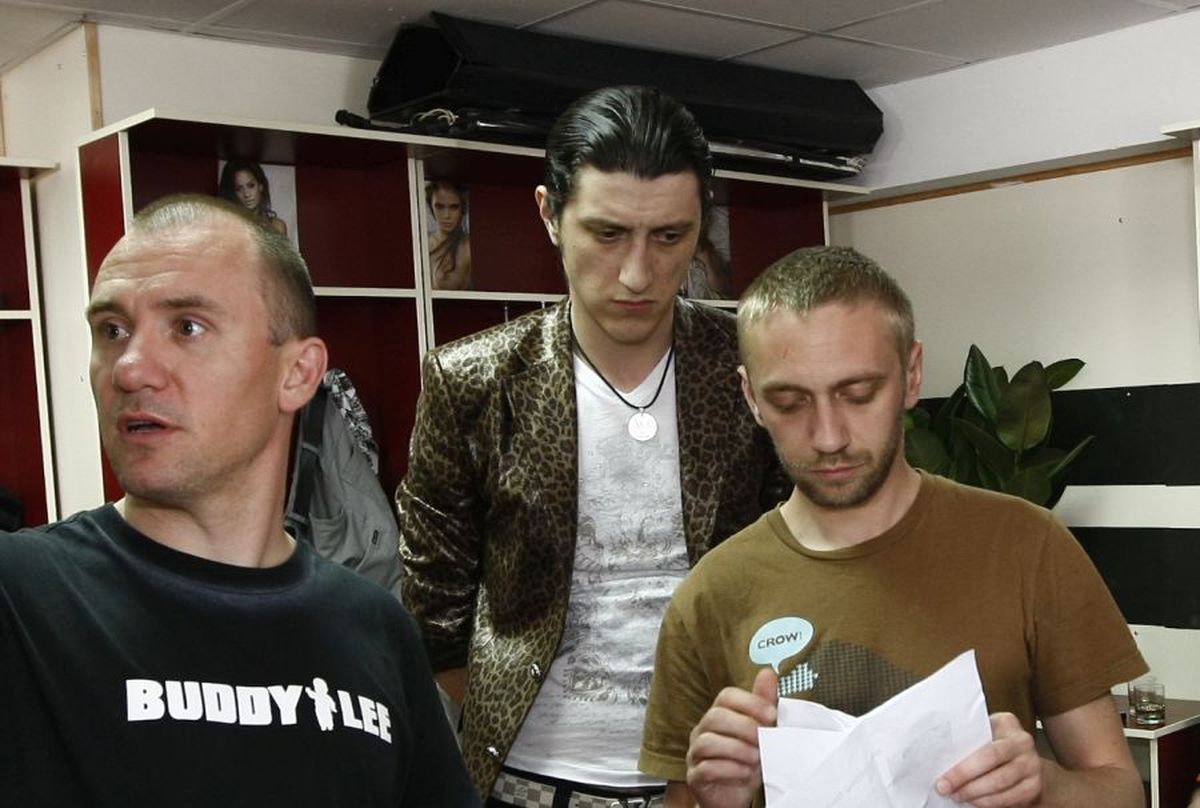 VIDEO+FOTO Bișniță, băutură și manele » Vedetele din Las Fierbinți, fotbaliști pentru o zi! Imagini de colecție cu Firicel și Giani