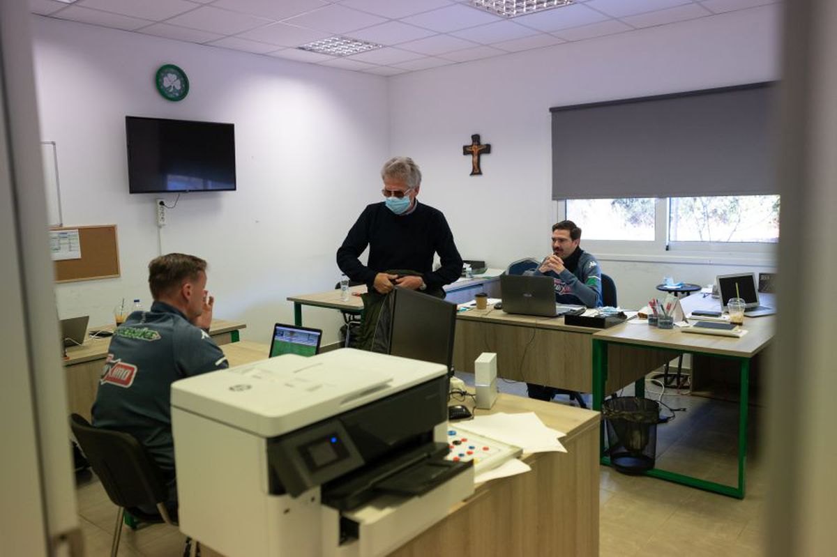 Ladislau Boloni, atacat dur în Grecia: „Panathinaikos s-a întors în paleoliticul fotbalului”