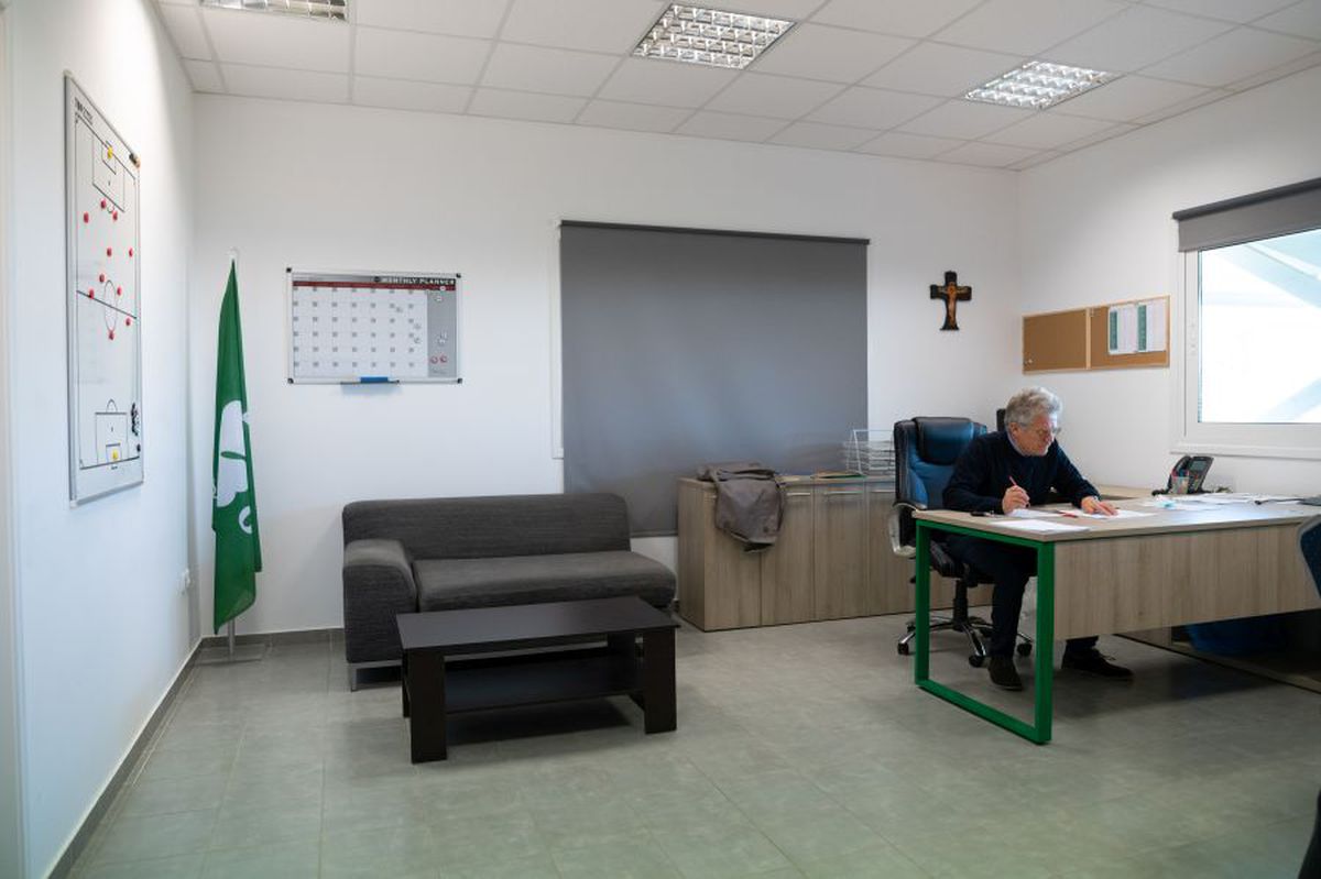 Ladislau Boloni, atacat dur în Grecia: „Panathinaikos s-a întors în paleoliticul fotbalului”