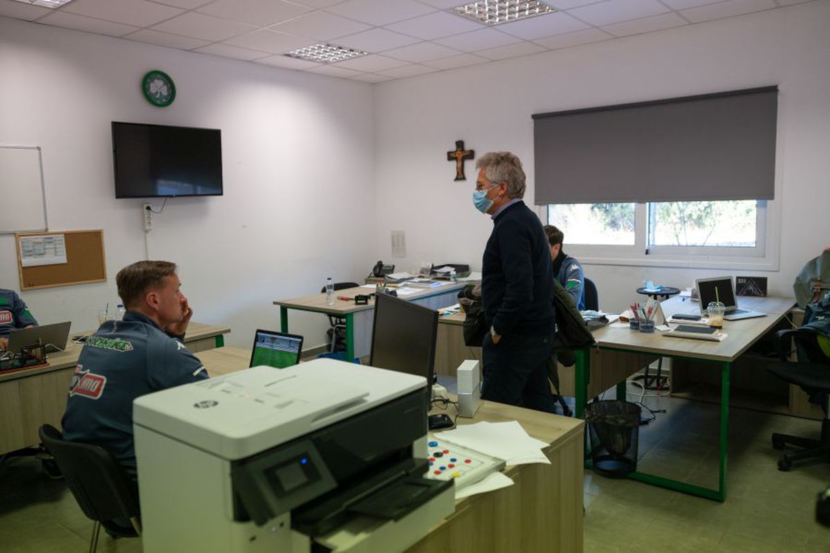 Ladislau Boloni, atacat dur în Grecia: „Panathinaikos s-a întors în paleoliticul fotbalului”