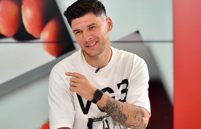 Poveste haioasă cu Săpunaru: „Stăteam cu soția în pat și se auzeau primarul și viceprimarul care făceau pariu pe o sticlă de whisky dacă dau gol sau nu”