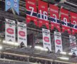 Tricourile legendelor stau deasupra celor cu trofeele Stanley Cup cucerite de Montreal Canadiens