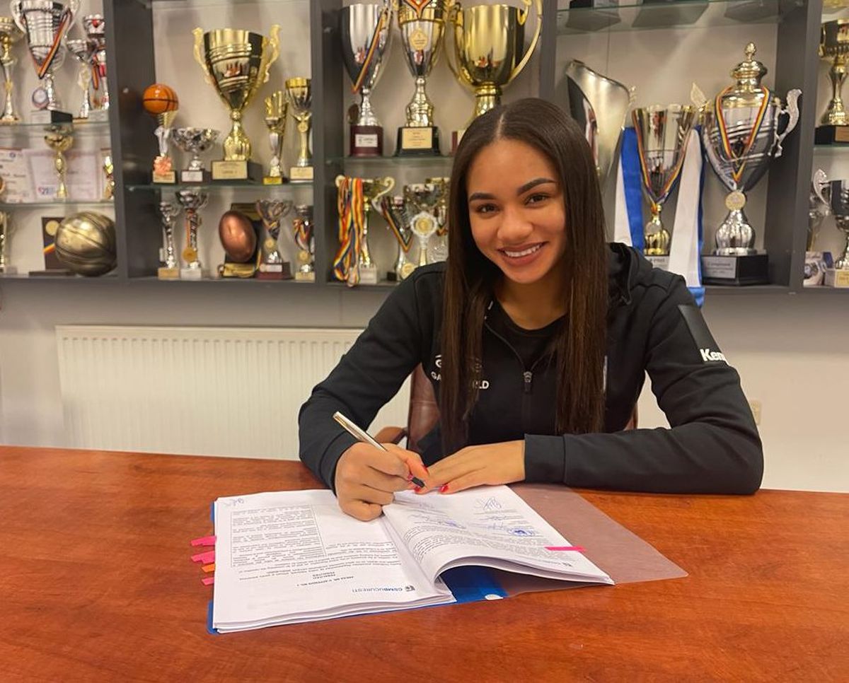 CSM București și-a păstrat una dintre cele mai bune jucătoare» A semnat contractul chiar de ziua ei