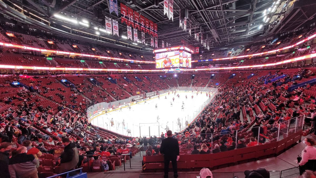 Show, business și religia hochei » GSP a asistat la un meci în NHL