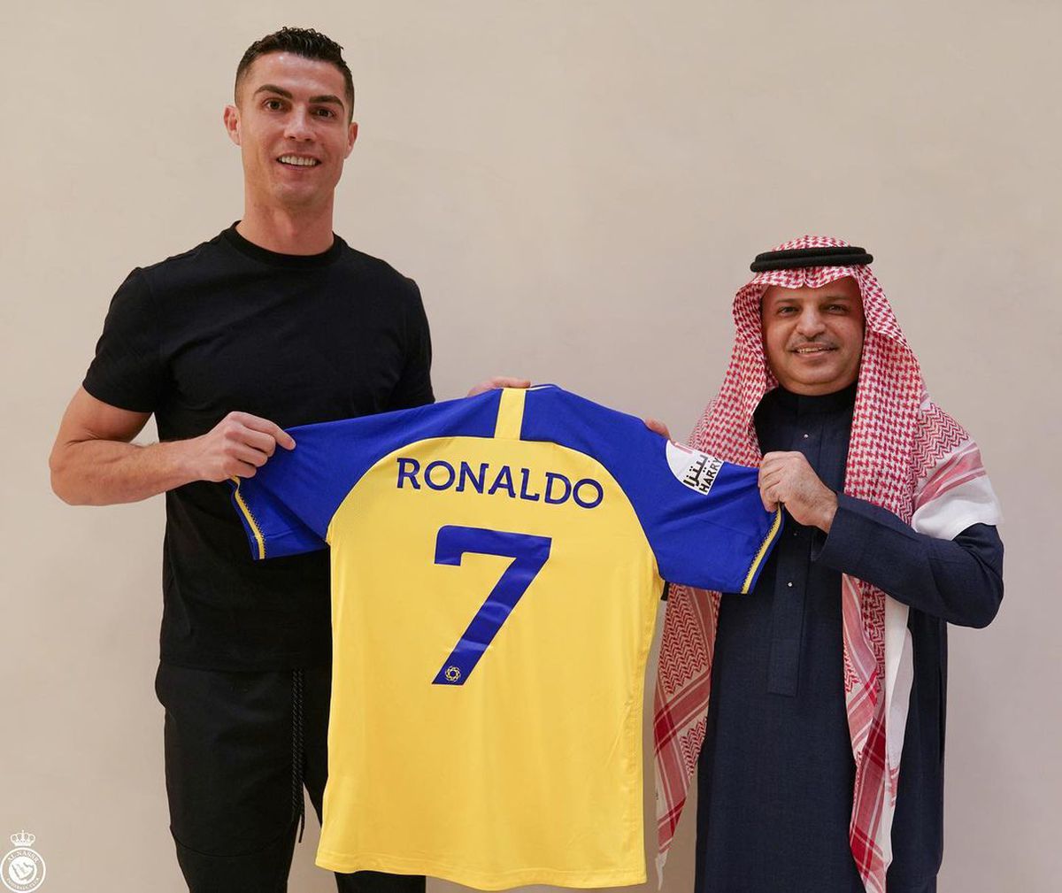Poleit cu aur! Cum a fost întâmpinat Cristiano Ronaldo la aterizarea la Riyadh