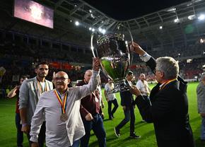 13.000 de euro pentru Cupa Campionilor » După aproape 37 de ani de la cucerirea trofeului, Steaua are din nou Cupa Campionilor în posesie