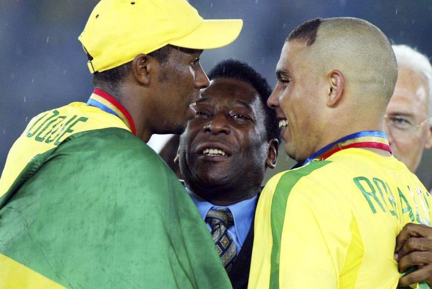 Ronaldo (în dreapta) și Pele, după finala Mondialului din 2002 / FOTO: Guliver/Getty Images