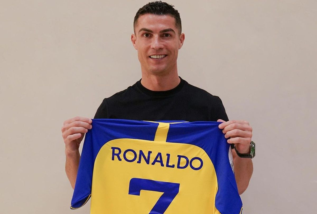 Poleit cu aur! Cum a fost întâmpinat Cristiano Ronaldo la aterizarea la Riyadh