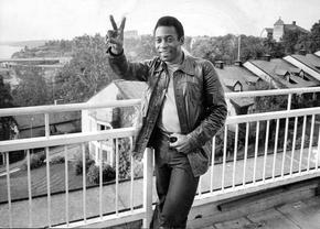 Suma uluitoare pe care ar fi câștigat-o Pele dacă ar fi jucat astăzi! » Cât câștiga în 1961 și în 1975