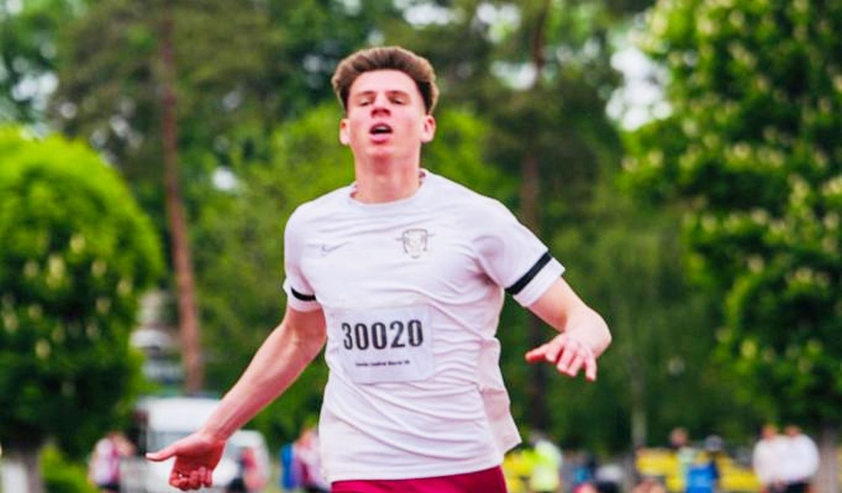 Cine e Codruț Sandu, portarul în care Rapid își pune speranțele: competitiv la atletism, are 1,91m la 17 ani!