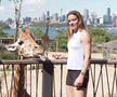 Maria Sakkari și Stefanos Tsitsipas au hrănit girafe la Grădina Zoologică Taronga din Sydney