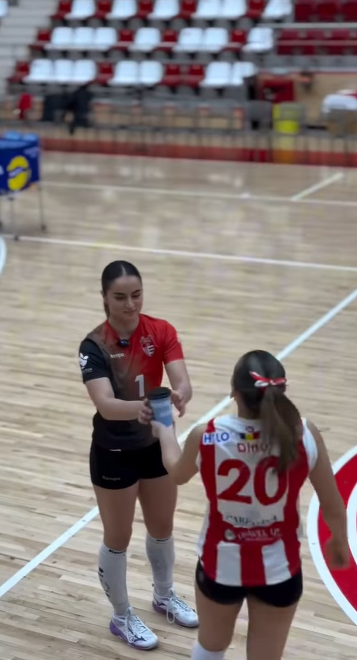 Voleibalistele dinamoviste, protagonistele unui videoclip inedit direct din sală: „Joc la Dinamo, normal că...”