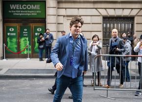 Scandalul „blugii lui Magnus Carlsen” a schimbat regulile în competițiile de șah: „Pe scurt: voi mai juca cel puțin o zi aici la New York”
