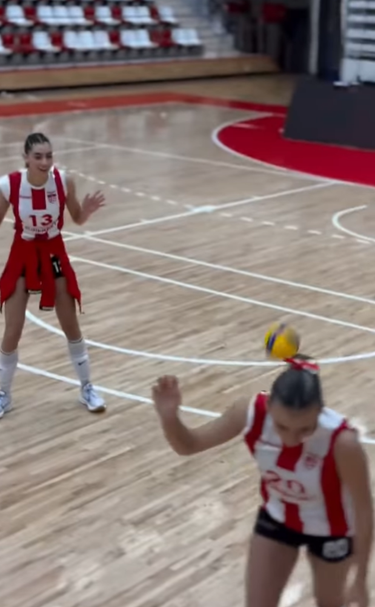 Voleibalistele dinamoviste, protagonistele unui videoclip inedit direct din sală: „Joc la Dinamo, normal că...”