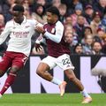 Bukayo Saka (Arsenal) și Ian Maatsen (Aston Villa) / Imago Images