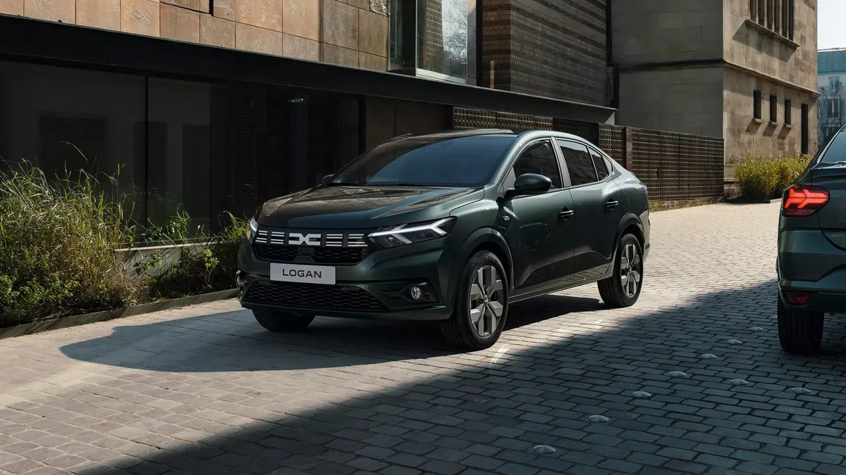 Românii au văzut prețul noului model Dacia și au reacționat dur: „Cum să coste atât? Iau Passat și mai rămân cu bani”