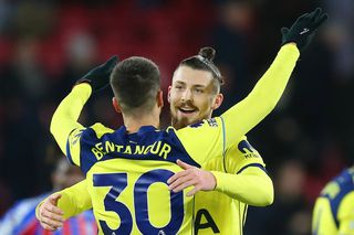 Pressing din Premier League pentru Radu Drăgușin » Două echipe vor să-l aducă pe stoperul lui Tottenham!