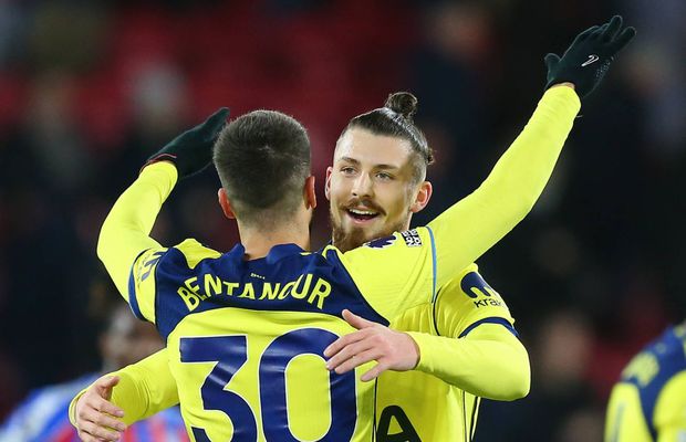 Pressing din Premier League pentru Radu Drăgușin » Două echipe vor să-l aducă pe stoperul lui Tottenham!