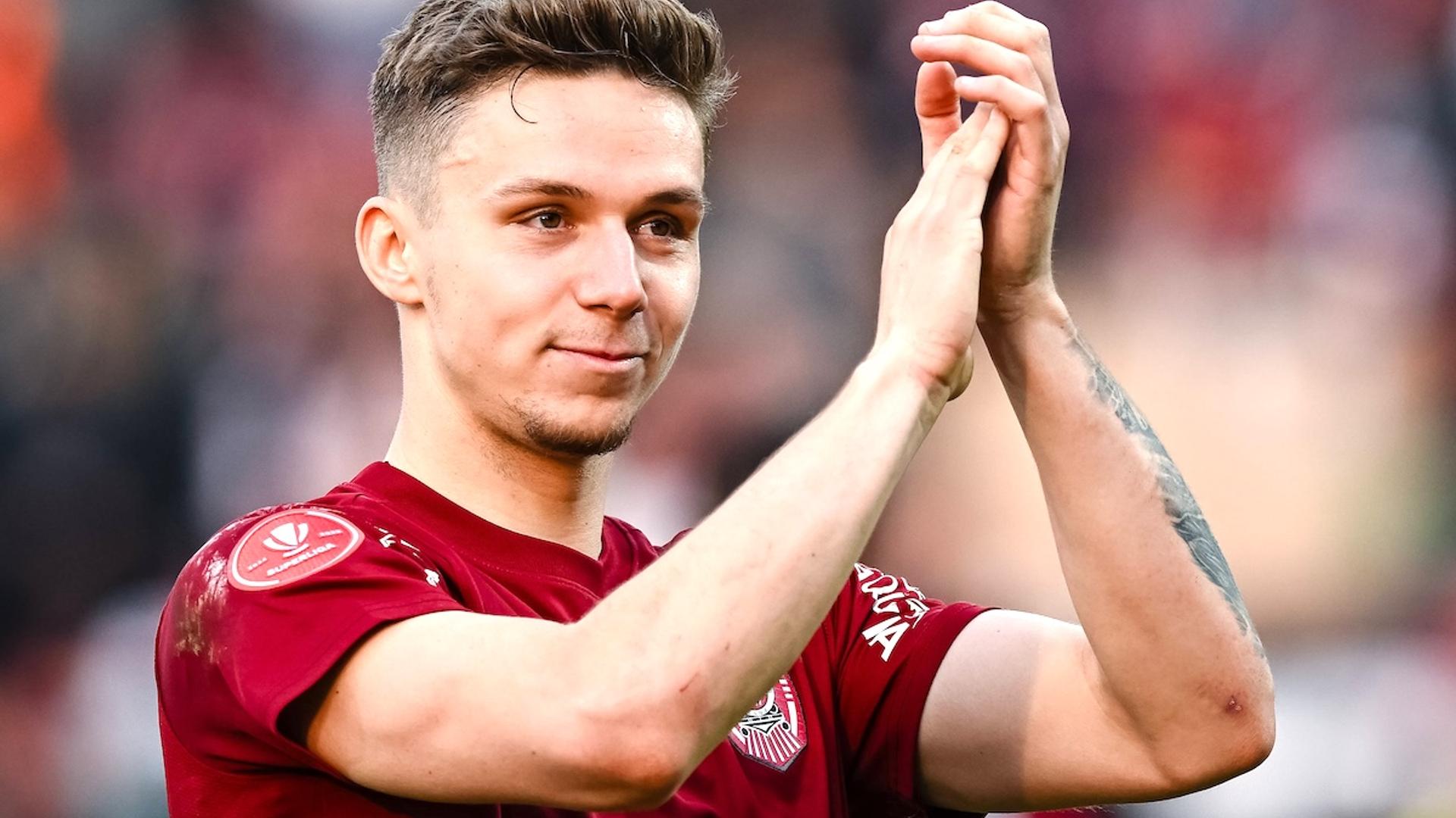 Louis Munteanu în tricoul CFR Cluj în timpul unui meci, simbolizând Louis Munteanu transfer și D.C. United ofertă pentru atacantul CFR Cluj atacanți. | sursa foto: Gazeta Sporturilor
