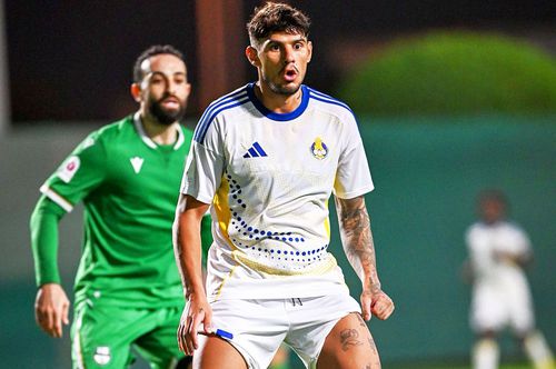 Florinel Coman, în tricoul celor de la Al Gharafa // foto: X @ ALGHARAFACLUB
