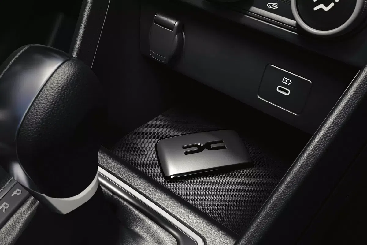 Românii au văzut prețul noului model Dacia și au reacționat dur: „Cum să coste atât? Iau Passat și mai rămân cu bani”