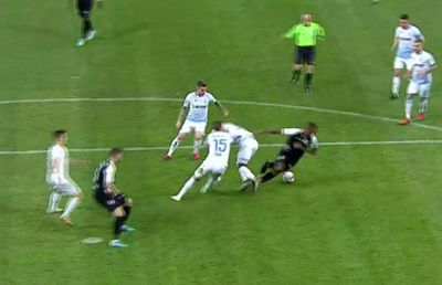 CRAIOVA  - GAZ METAN 3-1 // FOTO Cele două faze care au aprins prima repriză din Bănie » Marius Avram și deciziile cu care i-a enervat pe olteni