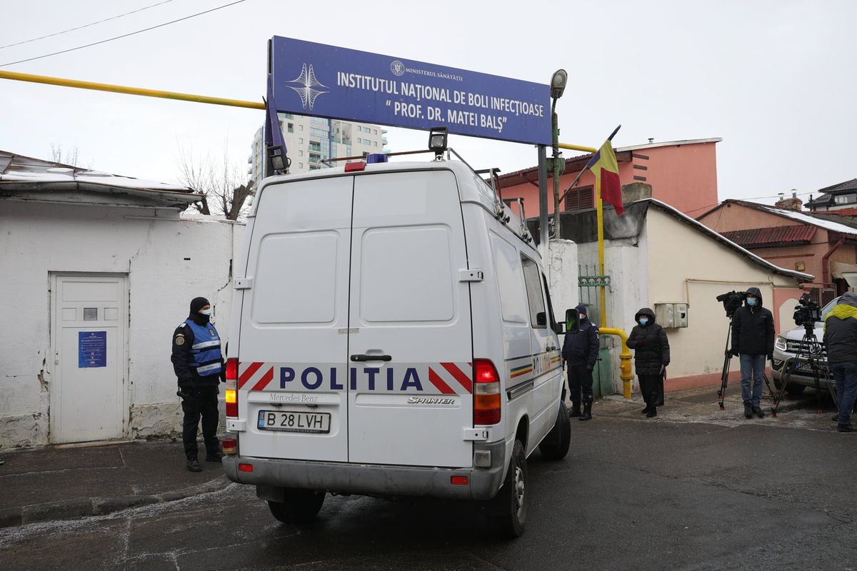 Rică Răducanu a fost internat în salonul de la „Matei Balș” care a luat foc » Soția lui se afla în spital în momentul incendiului: „Bine că a scăpat!”