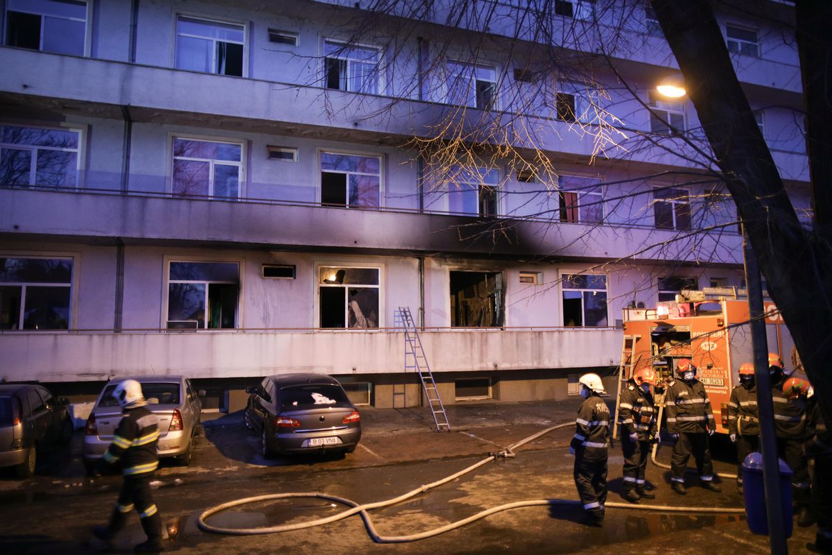 Rică Răducanu a fost internat în salonul de la „Matei Balș” care a luat foc » Soția lui se afla în spital în momentul incendiului: „Bine că a scăpat!”