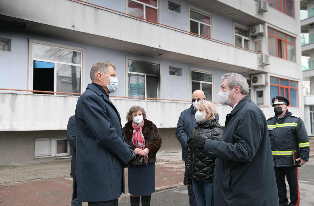 Rică Răducanu a fost internat în salonul de la „Matei Balș” care a luat foc » Soția lui se afla în spital în momentul incendiului: „Bine că a scăpat!”