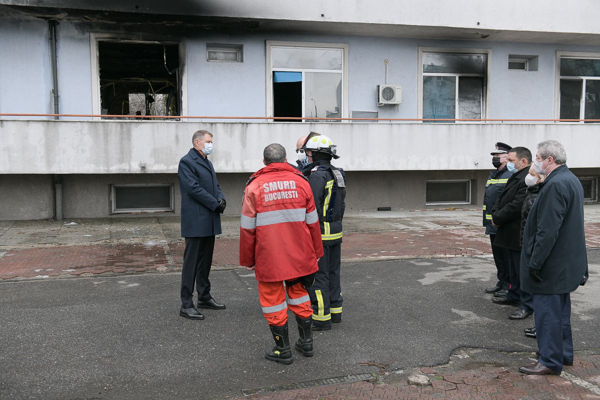 Rică Răducanu a fost internat în salonul de la „Matei Balș” care a luat foc » Soția lui se afla în spital în momentul incendiului: „Bine că a scăpat!”
