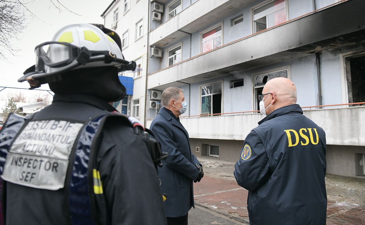 Rică Răducanu a fost internat în salonul de la „Matei Balș” care a luat foc » Soția lui se afla în spital în momentul incendiului: „Bine că a scăpat!”