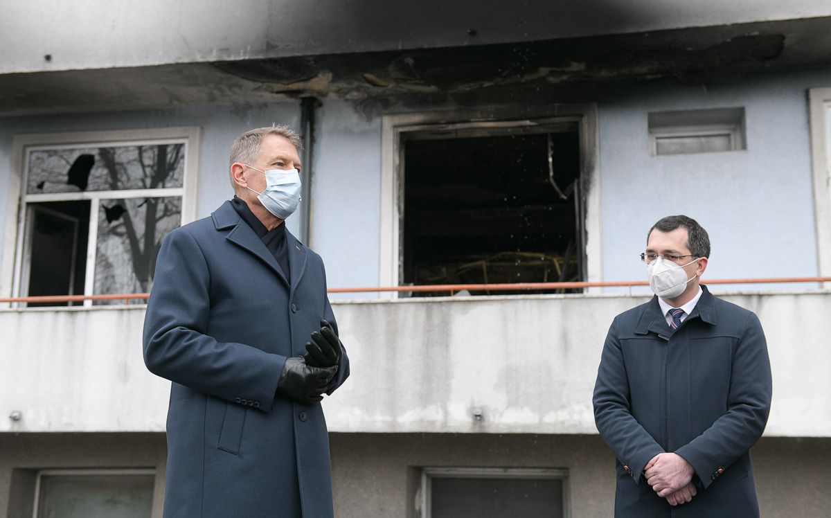 Rică Răducanu a fost internat în salonul de la „Matei Balș” care a luat foc » Soția lui se afla în spital în momentul incendiului: „Bine că a scăpat!”