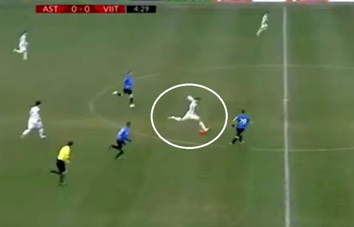 FOTO Nu se dezminte! Constantin Budescu, aproape de un golazo de la peste 50 de metri în Astra - Viitorul » Ce a pățit portarul