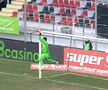 FOTO Nu se dezminte! Constantin Budescu, aproape de un golazo de la peste 50 de metri în Astra - Viitorul » Ce a pățit portarul