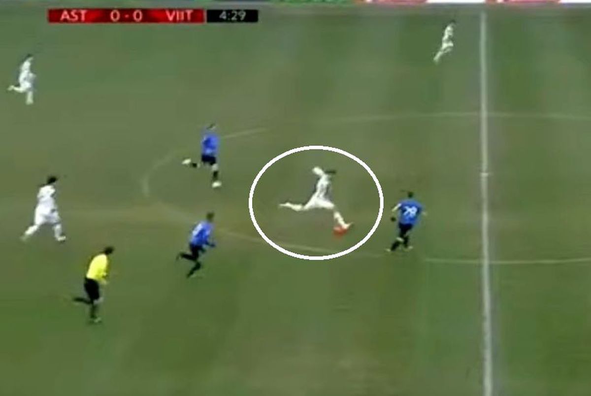 FOTO Nu se dezminte! Constantin Budescu, aproape de un golazo de la peste 50 de metri în Astra - Viitorul » Ce a pățit portarul