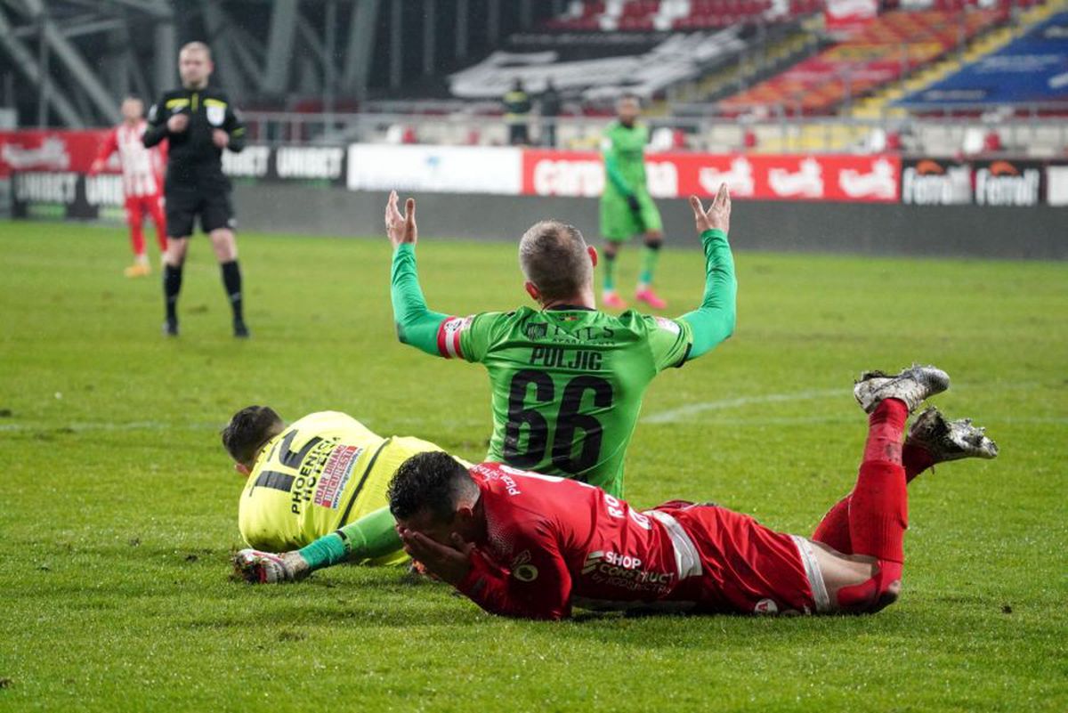 Unde a ajuns să joace Isma Lopez, fundașul adus de Cortacero la Dinamo