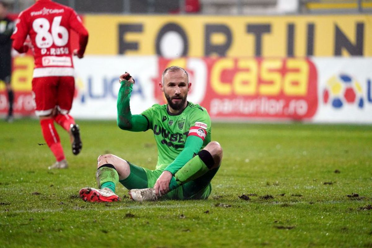 Unde a ajuns să joace Isma Lopez, fundașul adus de Cortacero la Dinamo