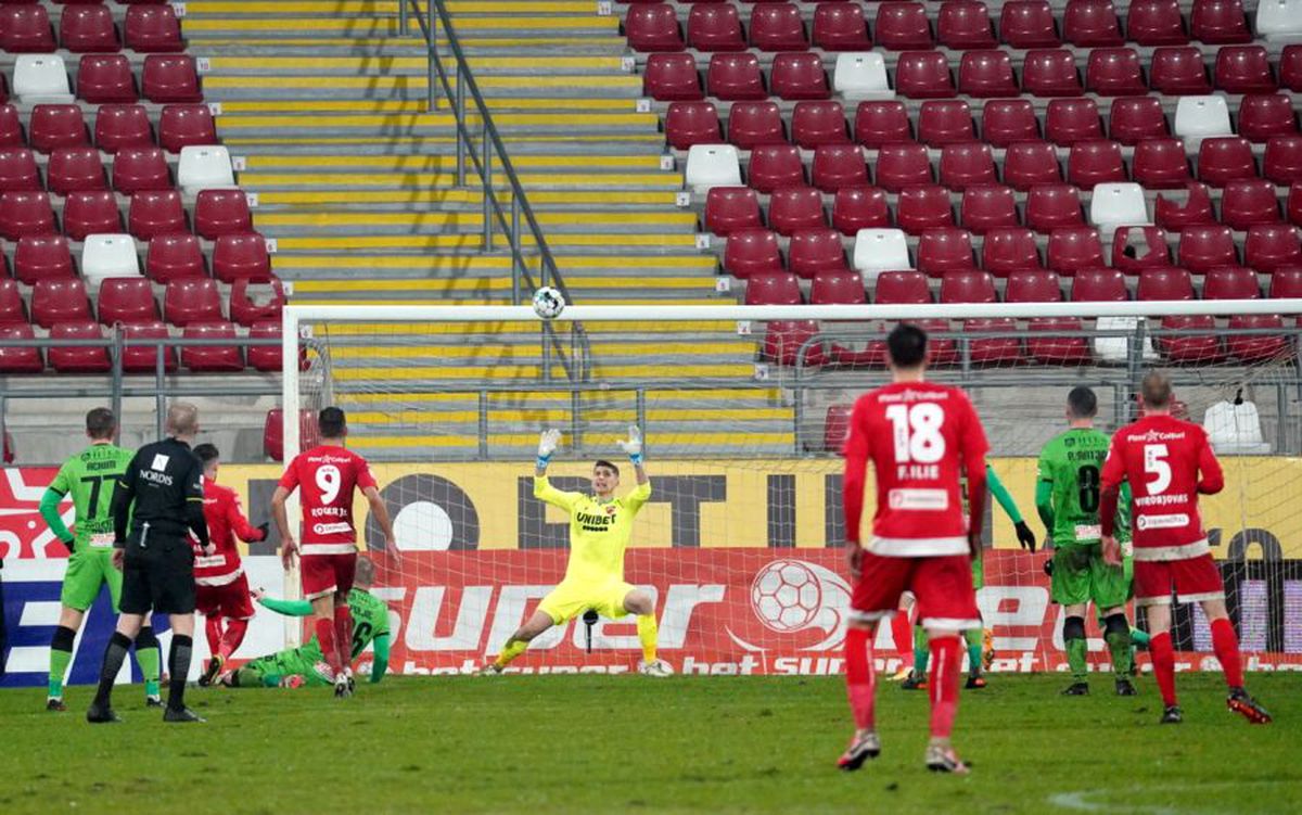 Unde a ajuns să joace Isma Lopez, fundașul adus de Cortacero la Dinamo