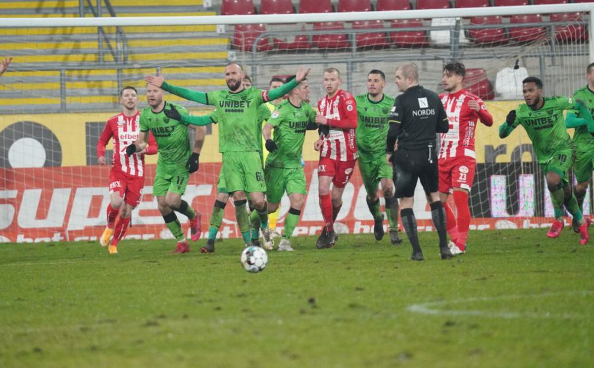 FOTO+VIDEO. UTA - Dinamo 0-1 » Victorie în mocirla arădeană și „câinii” prind idei de play-off. Două penalty-uri ratate de „central”. Clasamentul ACUM