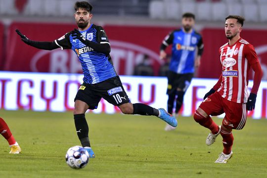 Mijlocașii Universității Craiova, Gustavo, Vână și Alex Crețu, au fost mâinile moarte ale juveților la Sfântu Gheorghe / foto: Bogdan Bălaș