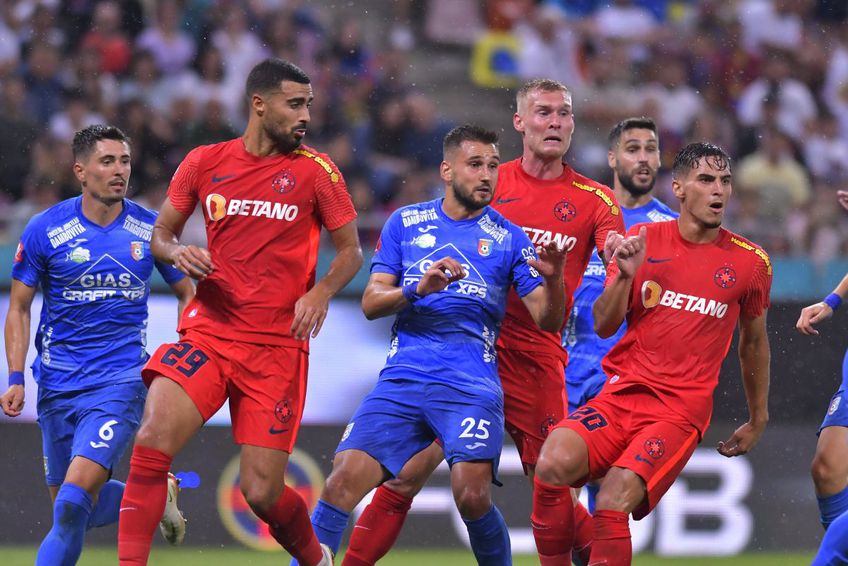 Rachid Bouhenna (numărul 29) a reziliat cu FCSB și va semna în Grecia, cu Ionikos Nikeas.
Foto: Imago