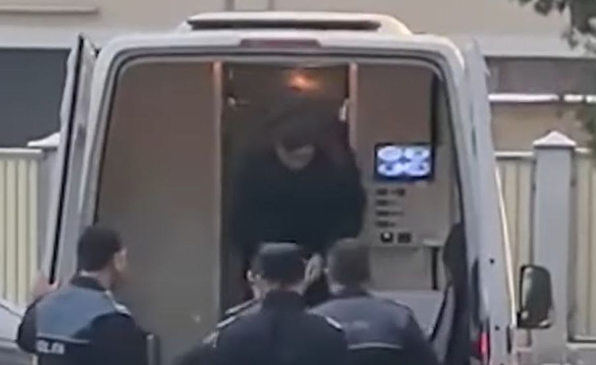 Pițurcă, replică golănească, după ce a fost jignit în serie la intrarea în sediul DNA: „Dacă te dai cu ruj, vorbim!” + Fiul lui, reținut pentru 24 de ore