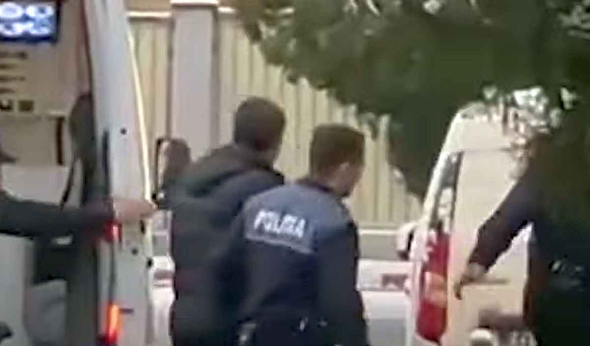 Victor Pițurcă, adus încătușat la DNA